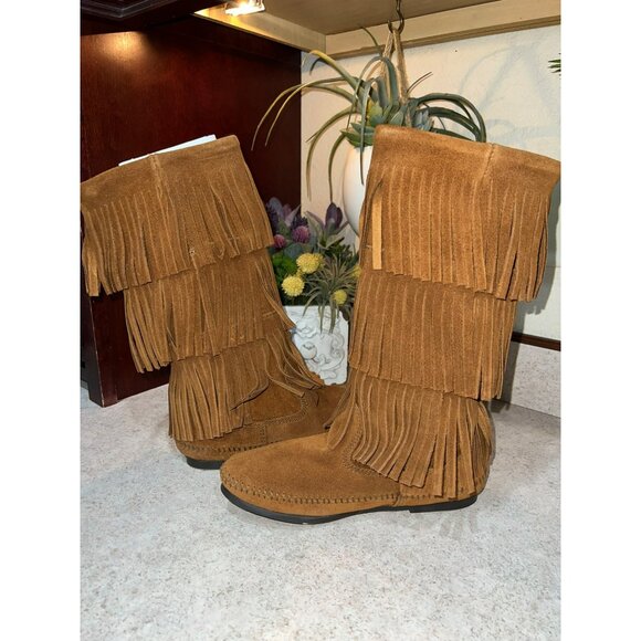 New Minnetonka 3-Layer Fringe Boots Size 6 - Tan *Best Seller* - Picture 3 of 9